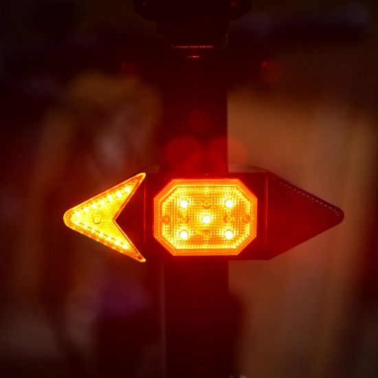 LED Turn Signal Bike Light USB Rechargeable Bicycle Tail Light with Direction Indicator Waterproof Cycling Safety Light Intelligent Remote Control Cycling Rear Bright Light Warning Lamp LED Turn Signal Bike Light USB Rechargeable Bicycle Tail Light with Direction Indicator Waterproof Cycling Safety Light Intelligent Remote Control Cycling Rear Bright Light Warning Lamp